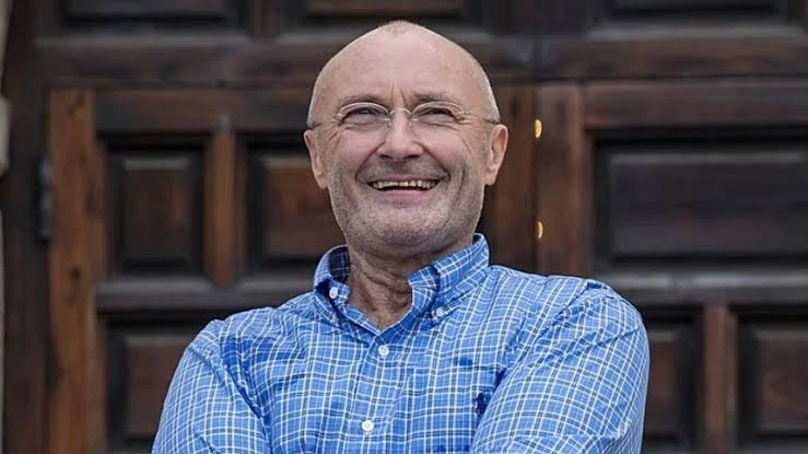Phil Collins diz estar sóbrio há 3 anos após ‘tempos sombrios’ com o álcool