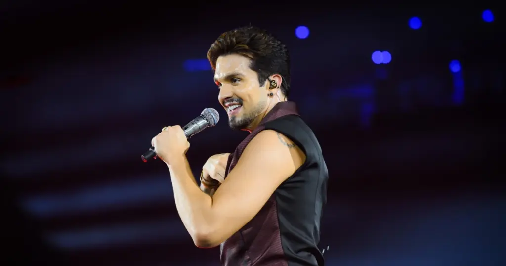 Luan Santana celebra 19 anos de carreira em noite de gala da turnê 'Registro Histórico'