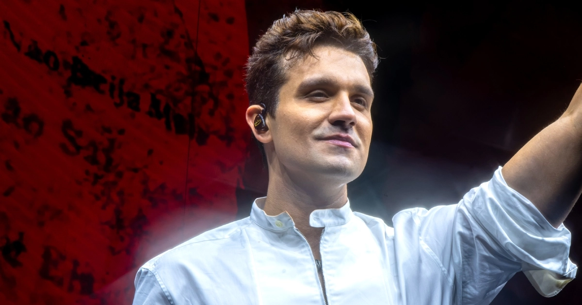 Luan Santana se emociona ao bater o próprio recorde em evento sertanejo