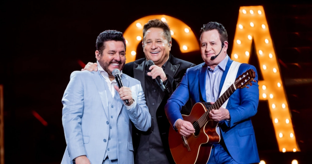 Leonardo e Bruno & Marrone fazem último show do projeto “Cabaré: O Último Encontro”.