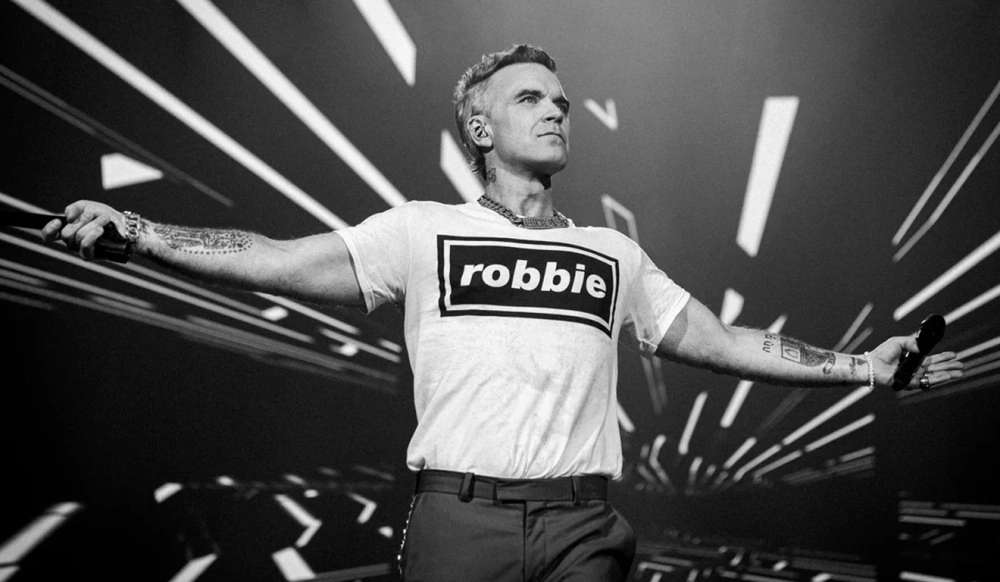 Robbie Williams volta ao Brasil com a BRITPOP Tour e adiciona músicas exclusivas para o país