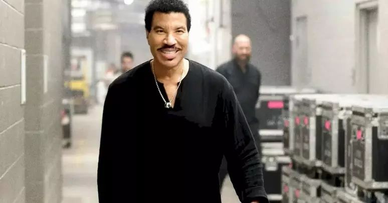 Preocupação! Lionel Richie é hospitalizado pela segunda vez em um intervalo de 30 dias