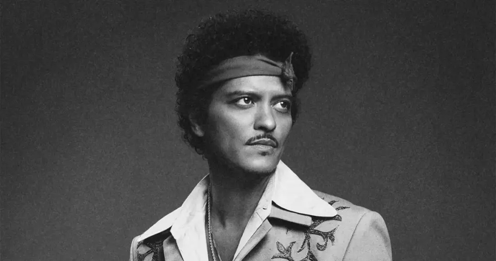 Bruno Mars quebra recorde de semanas em 1º lugar em parada da Billboard