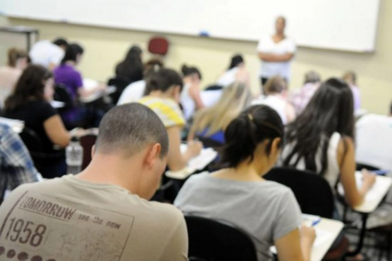 Mais de 8 mil candidatos realizam as provas objetivas do Concurso da Prefeitura neste domingo (18)